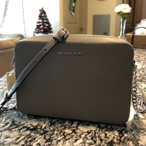 NWT Michael Kors Gray Jet Set Saffiano Crossbody